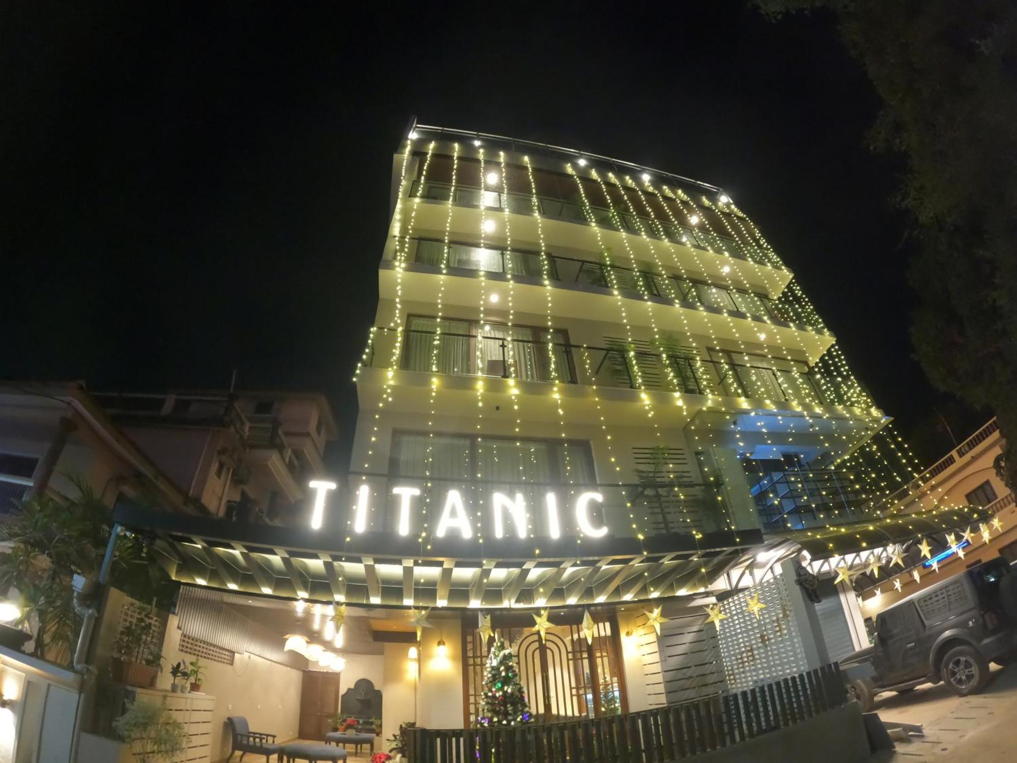 Titanic Boutique Hotel Baga Bagian luar foto